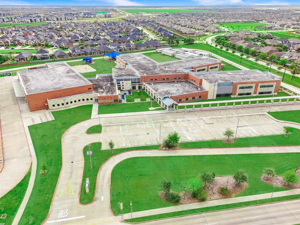 Just a short drive or walk to Bryant Elementary, this home is zoned for highly sought-after Katy ISD.