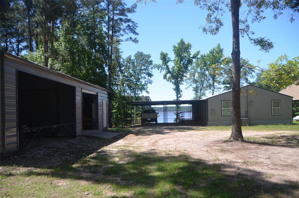 Amazing Lakefront Property with tons of room and Wonderful views!