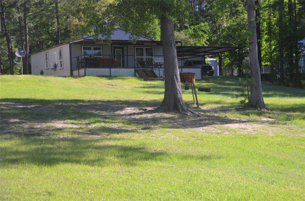 Great Lot with plenty of room to play!