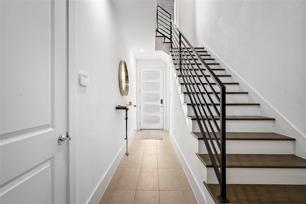 1st Floor Entry