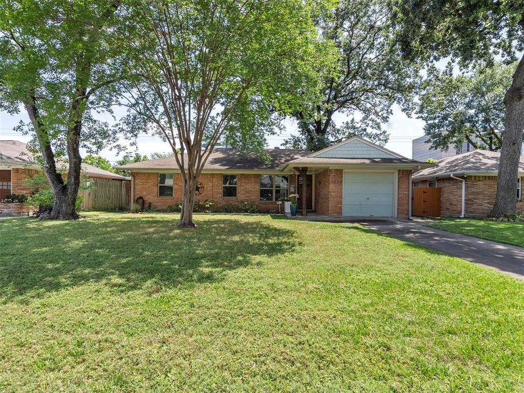 Come home to the shady trees and gorgeous lawns that surround this lovely Shepherd Forest home.