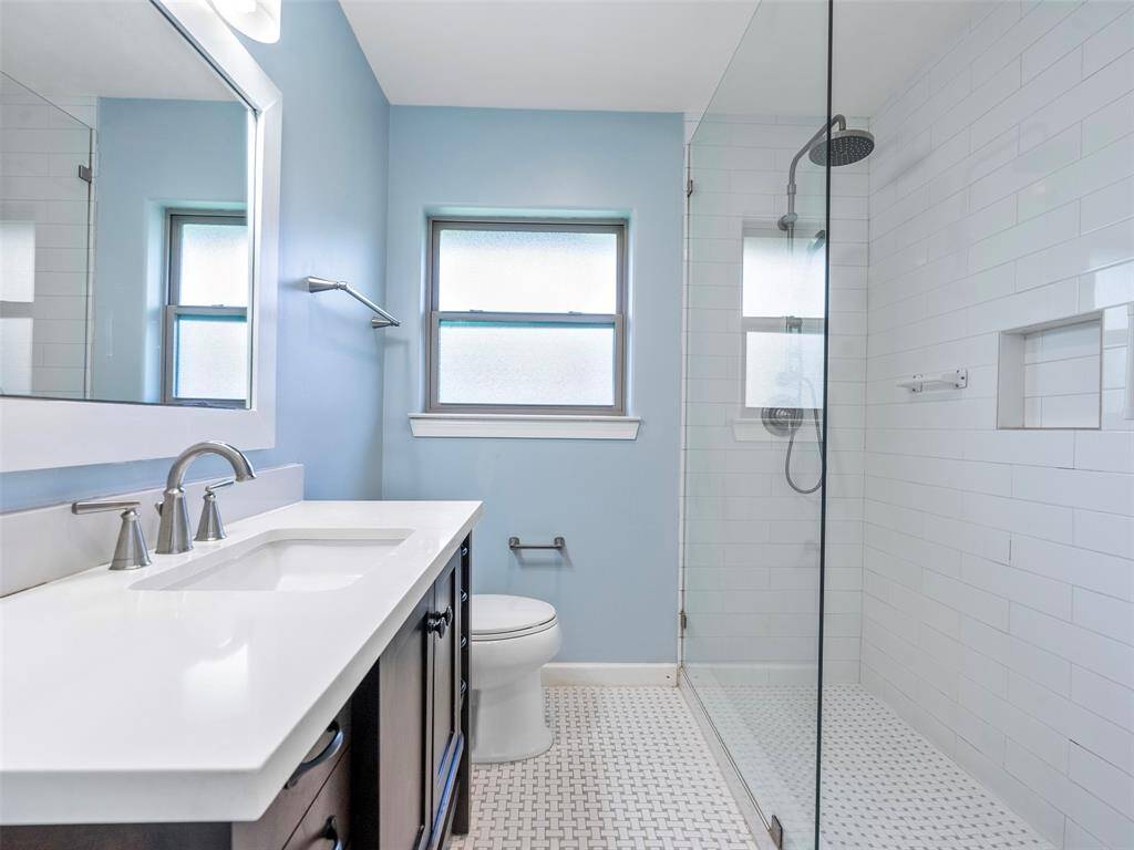 This bathroom has it all - great lighting, terrific updates, and a fancy hotel vibe without the 'do I really want to walk barefoot in here' vibe.