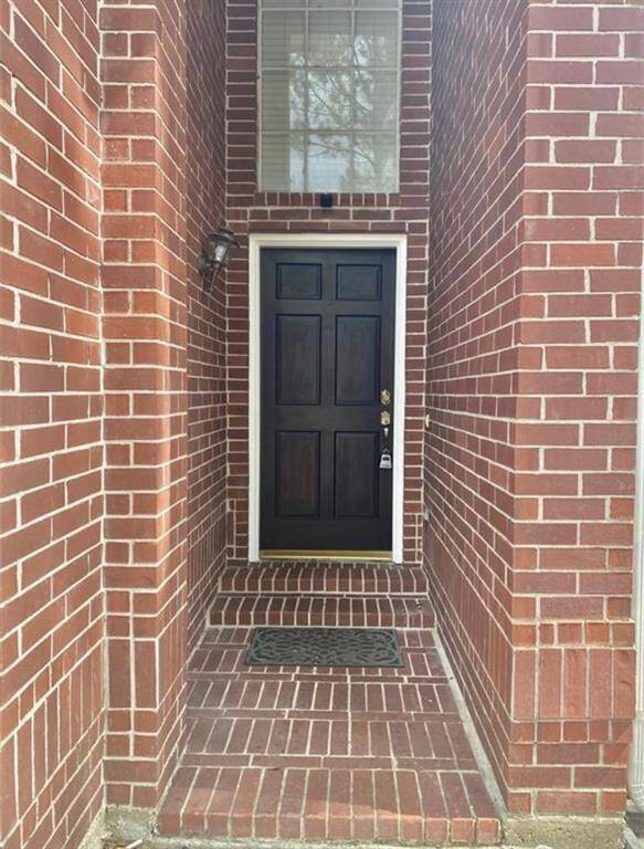 Welcome Home private entry walk way