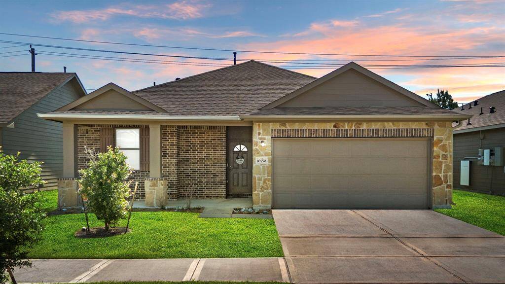 Welcome to 10750 Nathaniel Valley Path! This home offers 1680 sqft of living space, 3 bedrooms, and 2 full bathrooms.