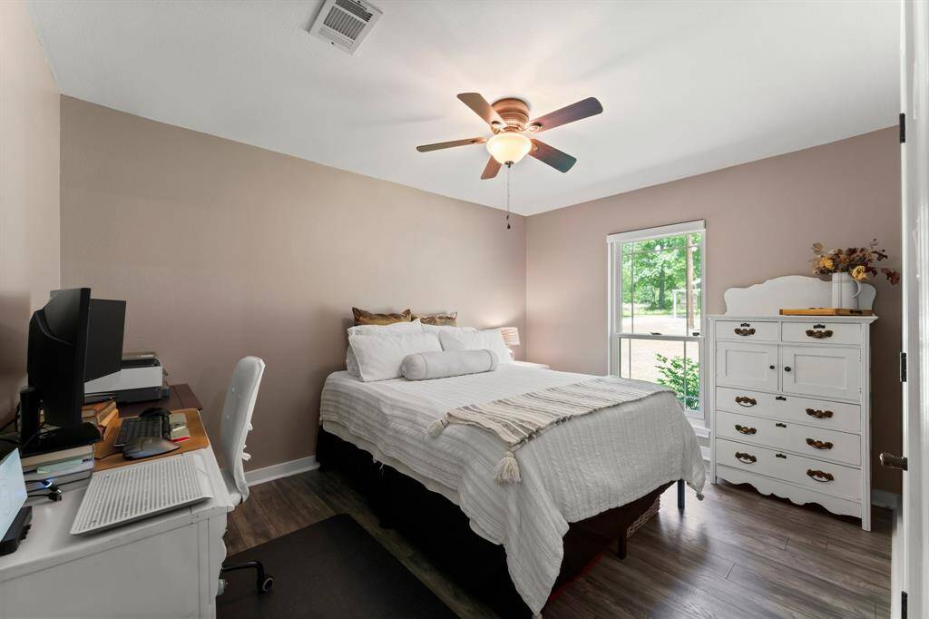 Fully renovated secondary bathroom.