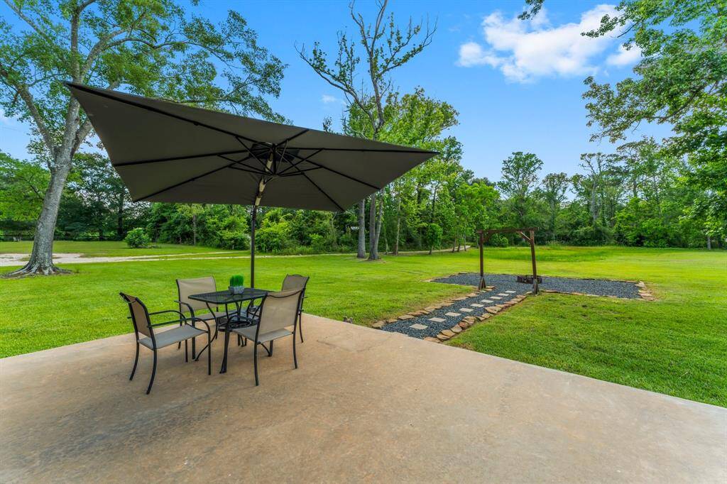 Outdoor workshop is equipped with electric and you’ll enjoy a whole-house Generac generator and Starlink internet!