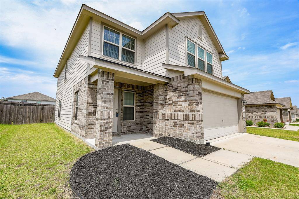 You'll adore this wonderful family home, perfectly situated in Lake Breeze.
