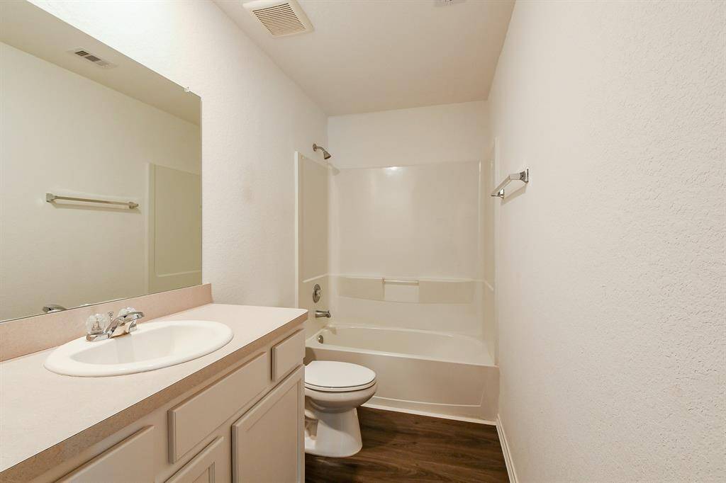 2nd bathroom has bath shower combination for your convenience.