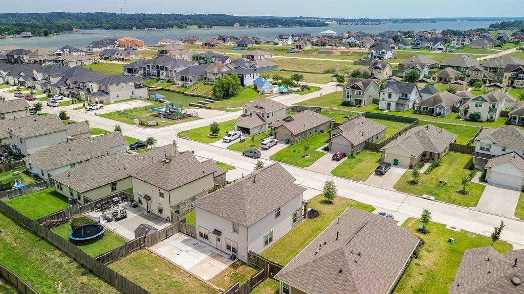 Embrace the Lake Conroe lifestyle at Lake Breeze, a vibrant community with amenities for everyone, from the young to the young at heart.