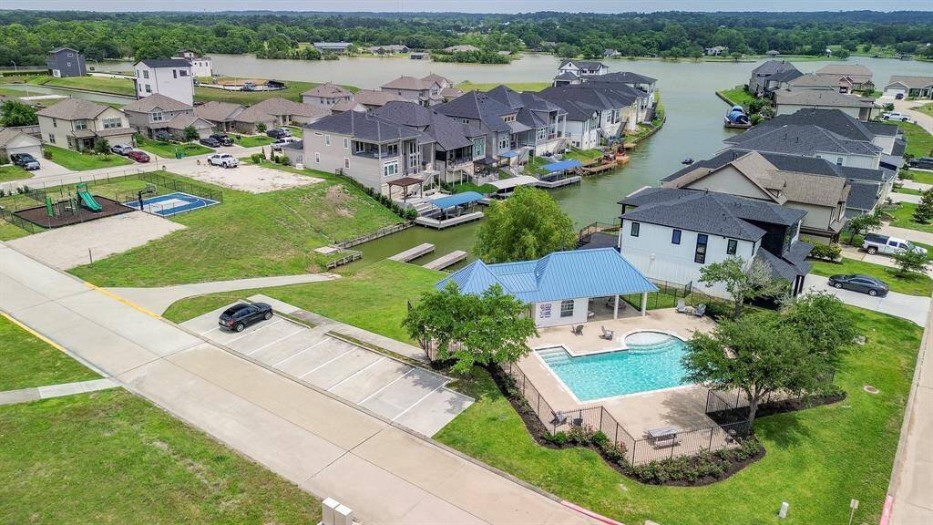 Amazing amenities in 2min walking distance from home