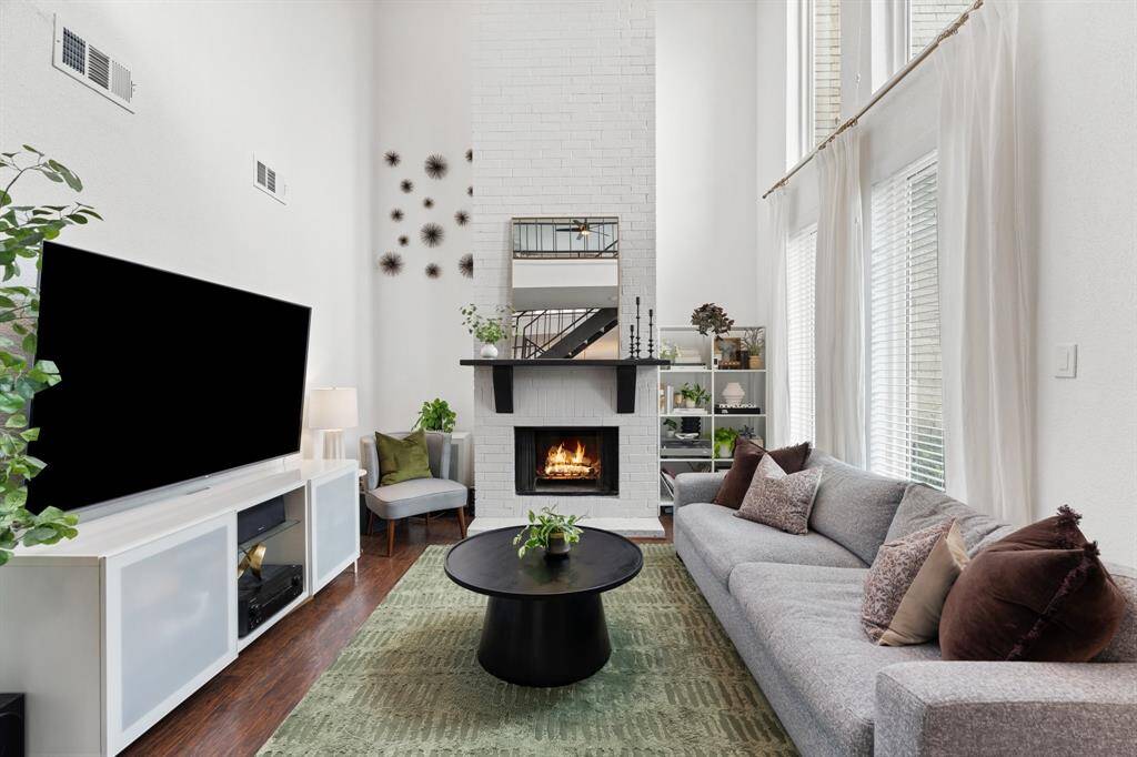 The beautiful front yard to this townhome gives you space to enjoy the outdoors!