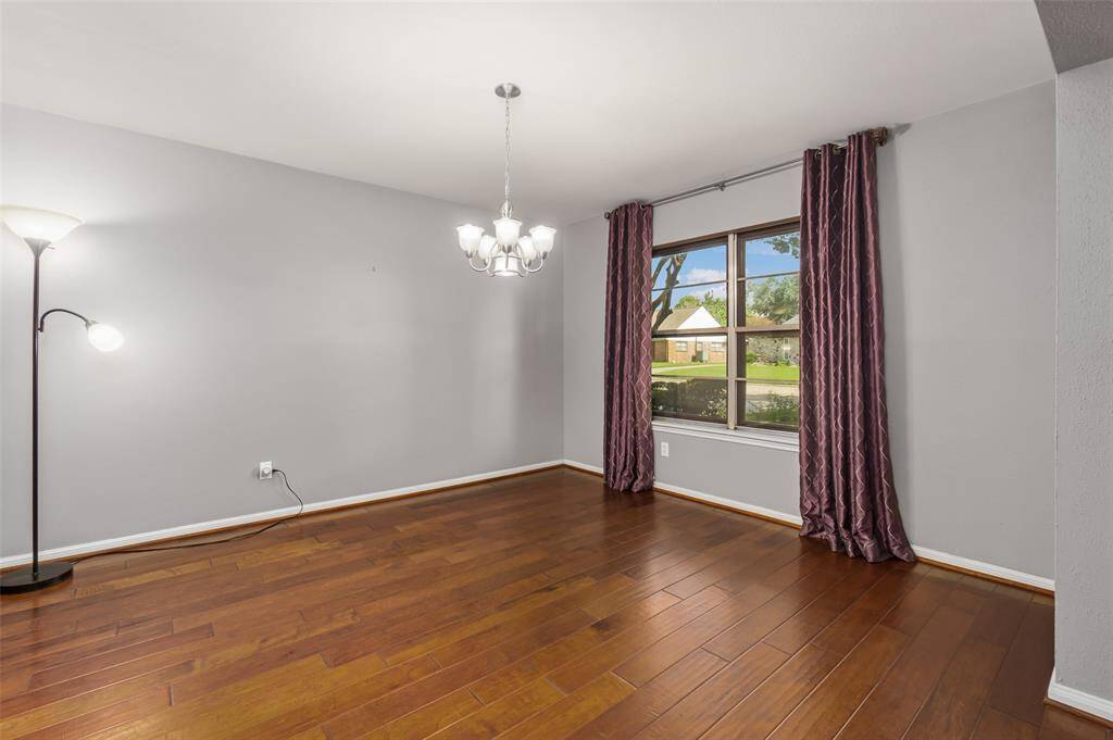 The formal dining room has front facing windows.