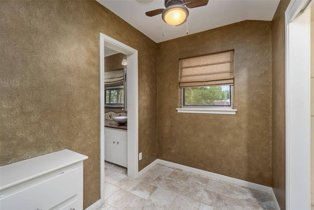 "Dressing room" on the otherside of the Jack & Jill bathroom. This one is connected to the smaller bedroom.