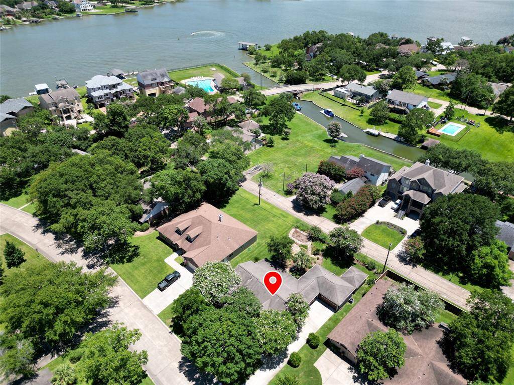 Proximity to the water and Community pool.