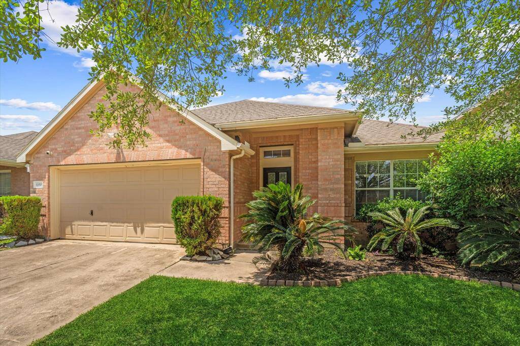 This well-designed David Weekley floorplan is sure to please!