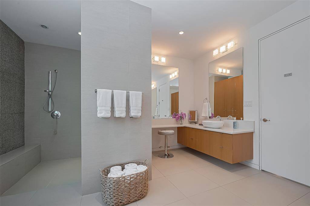 Expansive layout offers both function and comfort with high-end finishes.