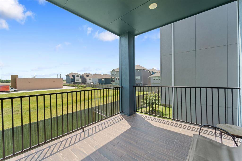 2nd Floor Covered Patio