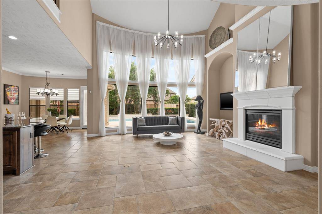Luxury meets functionality. Grandiose living room perfect for entertainment!
