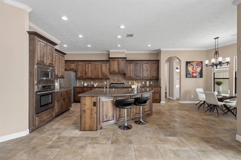 Kitchen is ideal for a chef!