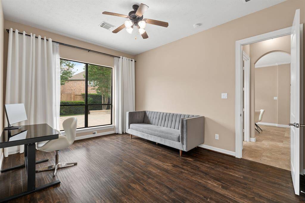 2nd Bedroom on the first floor with it's own en-suite!