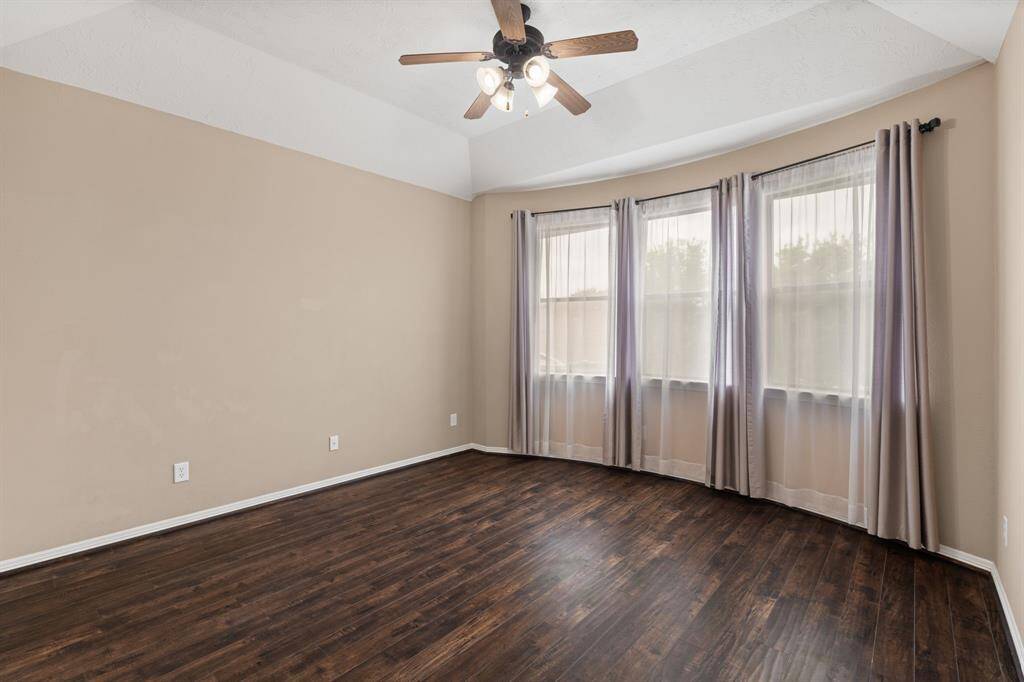 5th Bedroom with large windows