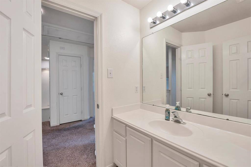 The jack and jill upstairs bathroom