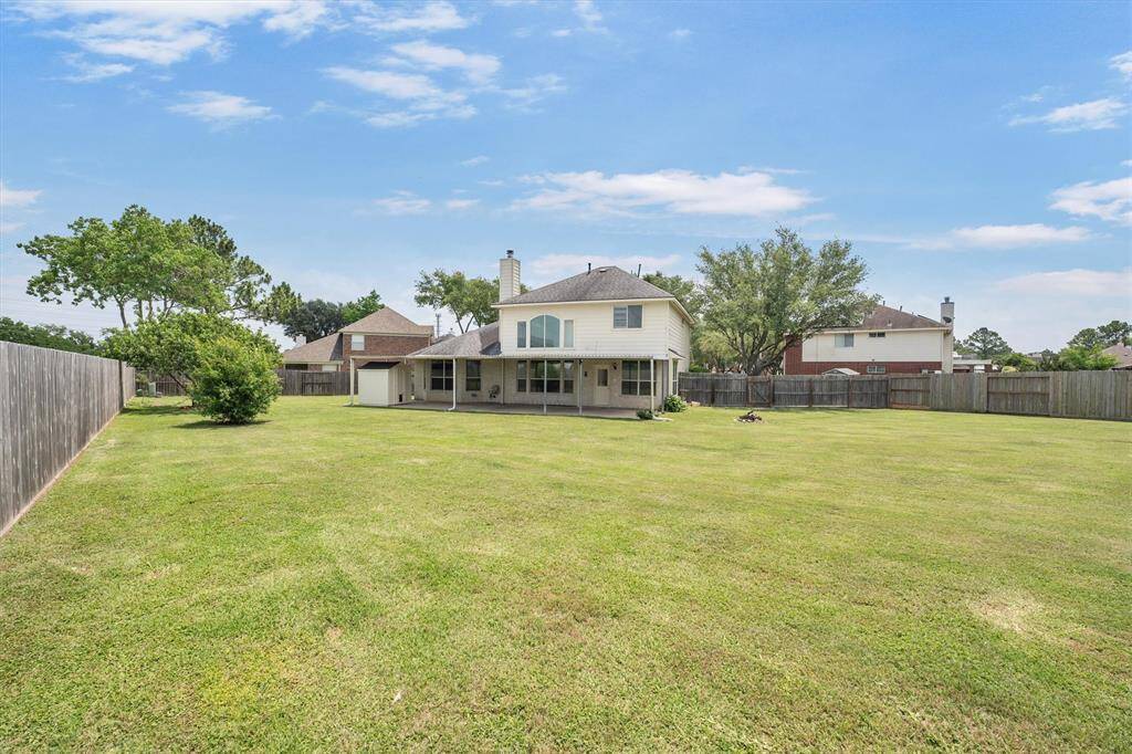 LOOK AT THIS YARD!!