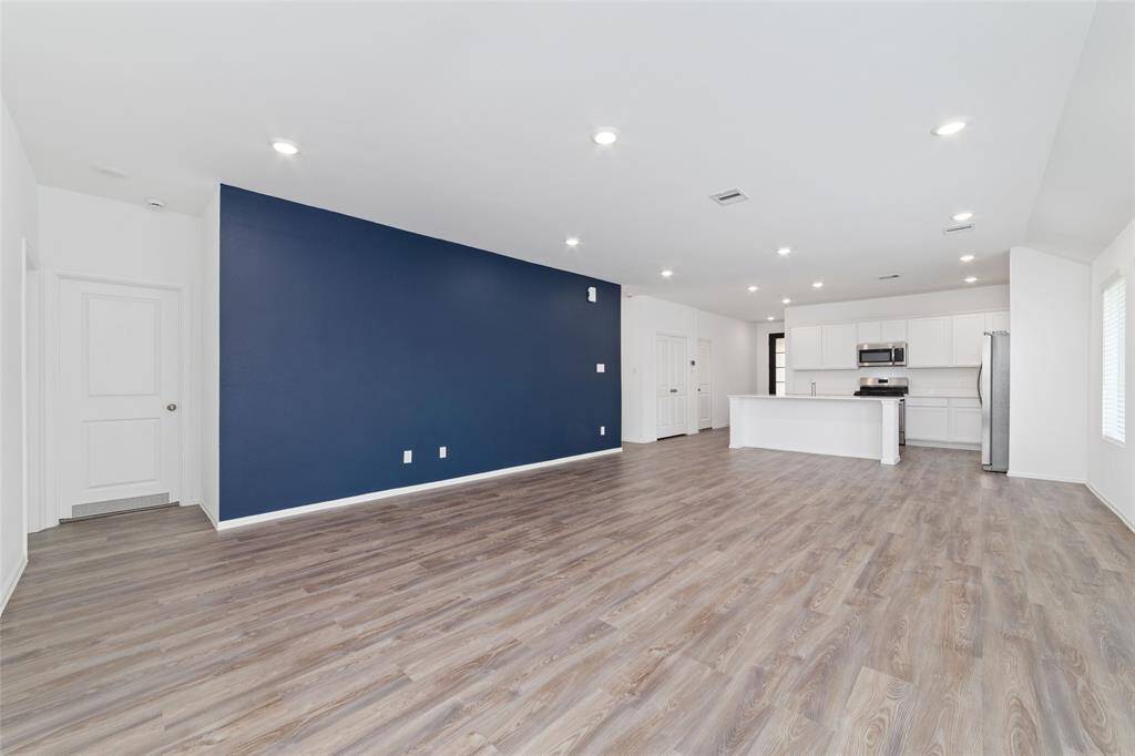 Great accent wall and plenty of lighting.