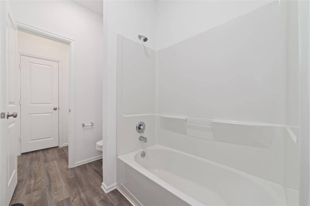 The connecting tub/shower combo.