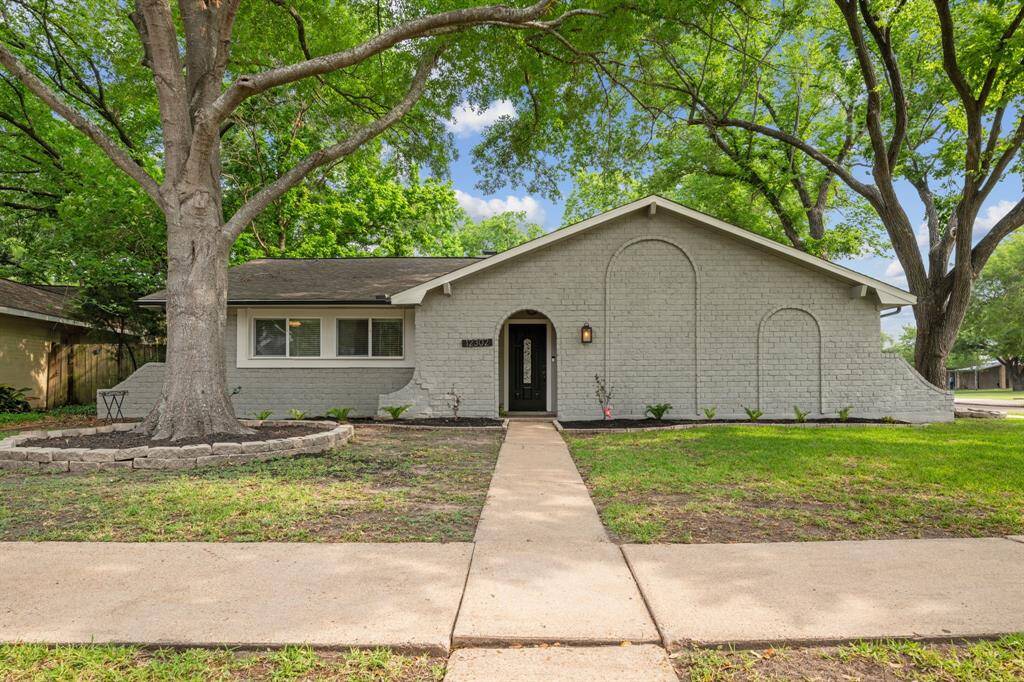 Charming 1 Story Ranch That Is Move-In-Ready!