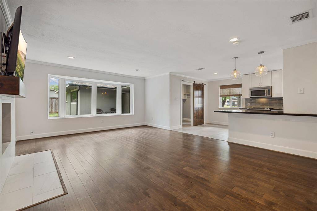 Spacious Living Room