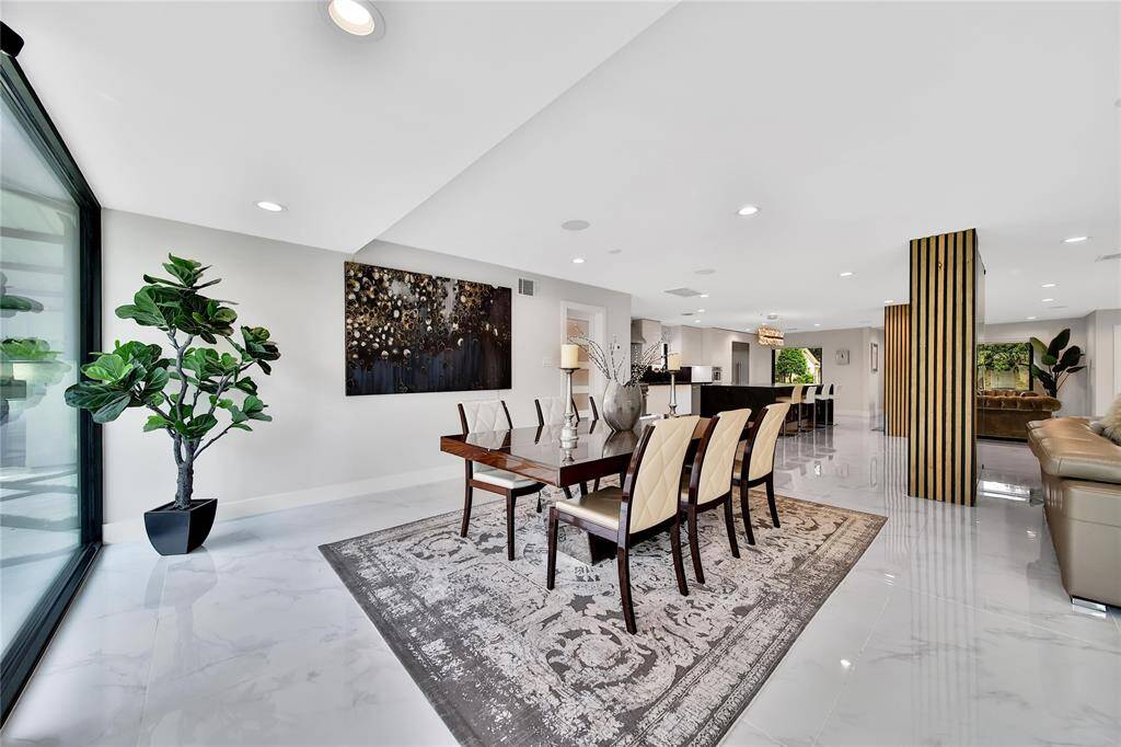 Light and bright formal dining space. Plenty of room for gathering friend and family.