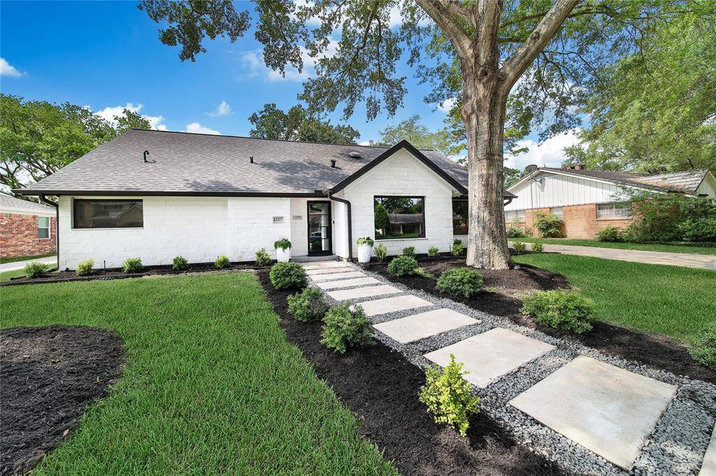 This home has gorgeous curb appeal situated on a quiet cul-de-sac street.