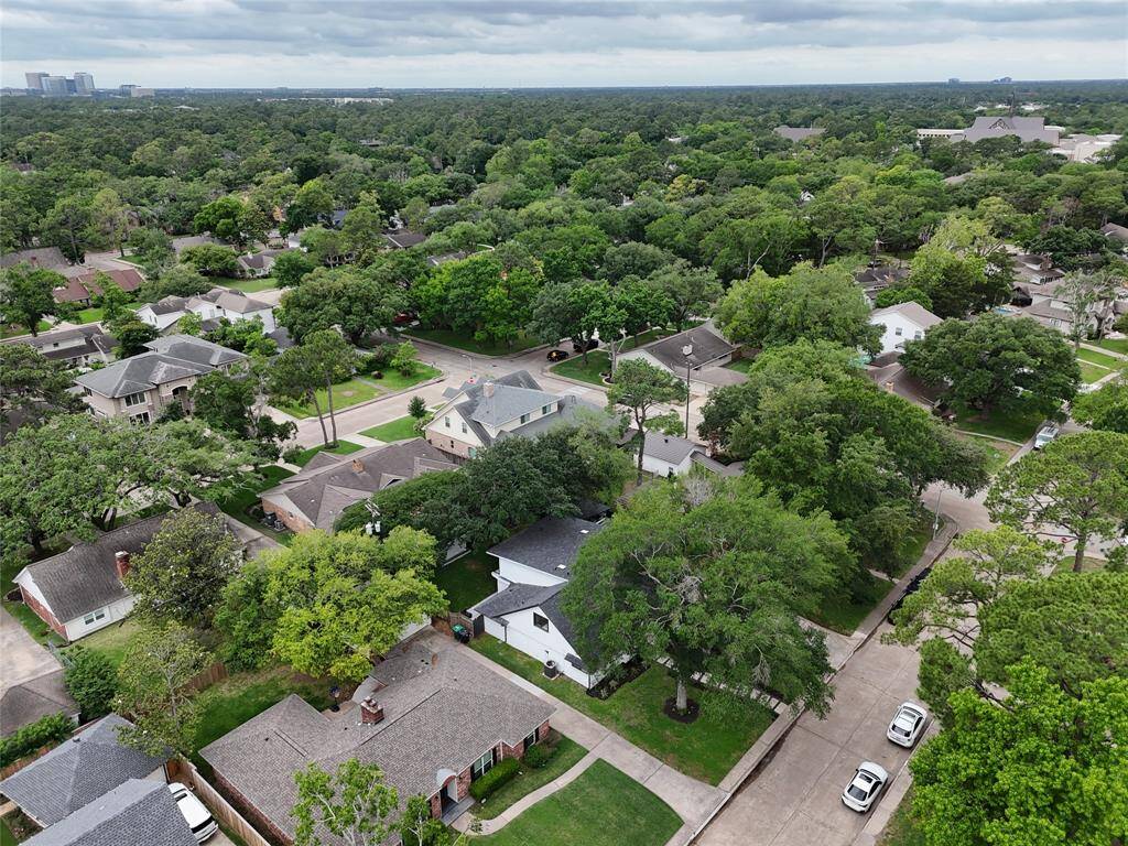 Spacious lot situated on a private cul-de-sac street.