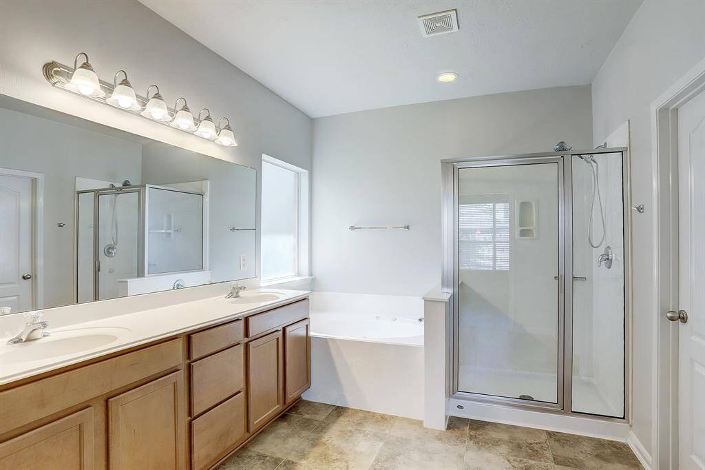 Huge Master Bathroom Double Sinks, Separate Shower, and Jetted Tub (1st Floor)