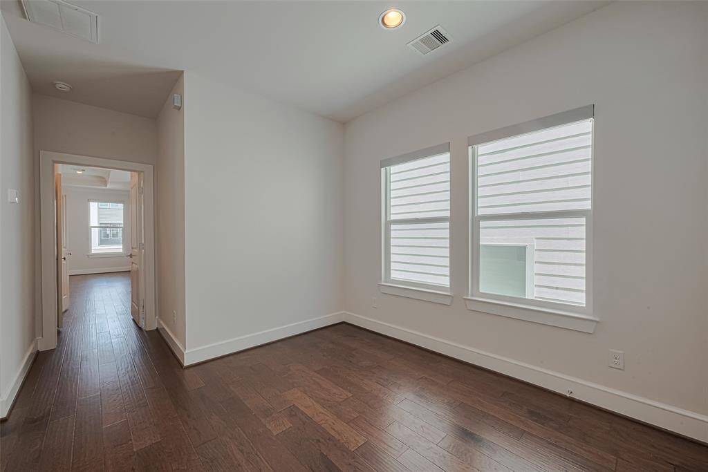 2nd bedroom on level 2