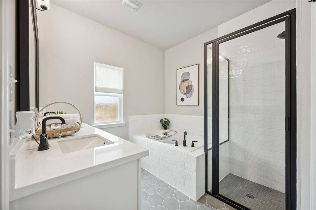 Serene owner's bath
