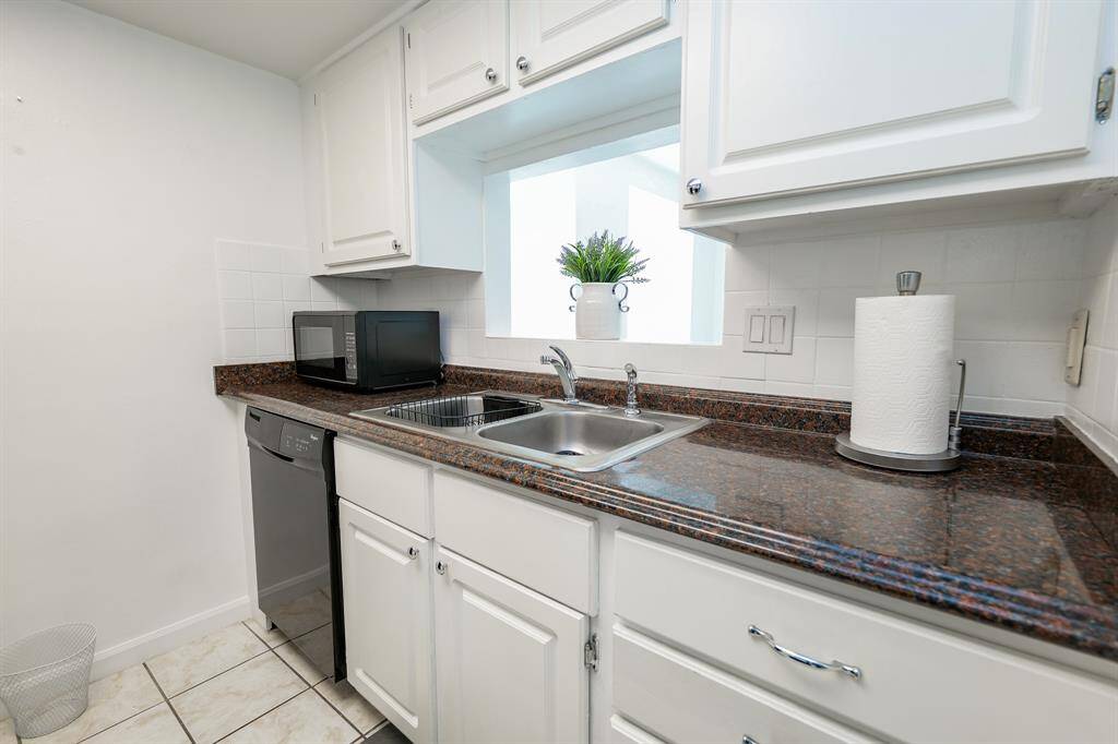 Kitchen with plenty of cabinets for storage!
