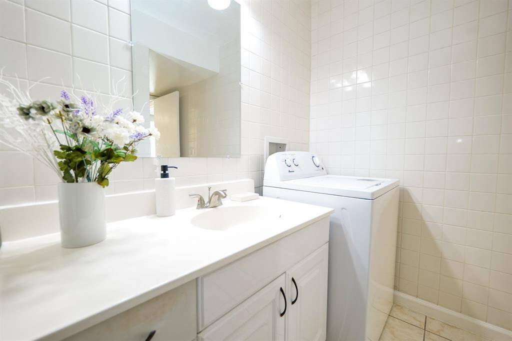 Crisp all-white bathroom for a clean, modern look!