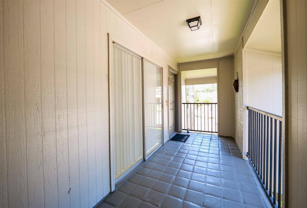 Another view of the convenient balcony!
