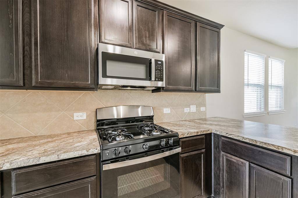 New Stove and Matching Microwave!