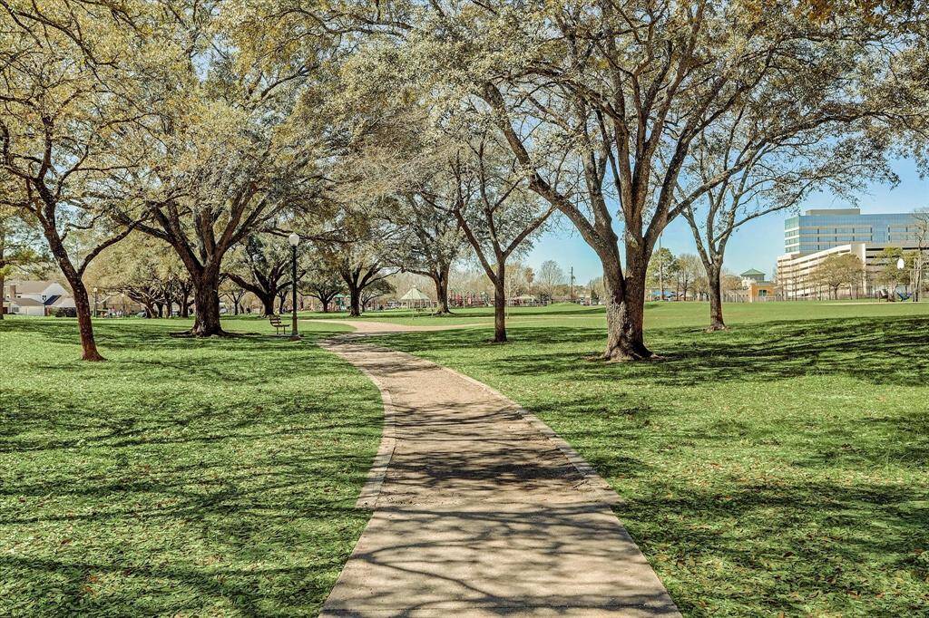 Enjoy nearby Bendwood Park, offering wide open green spaces, walking trails, sports courts, and a shaded playground—perfect for outdoor fun and relaxation.