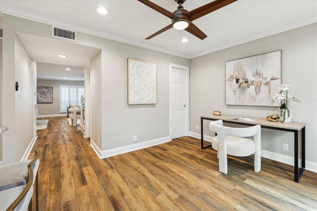 Enjoy seamless flow between the breakfast area and kitchen, ideal for casual meals, entertaining, or working from home with a view.