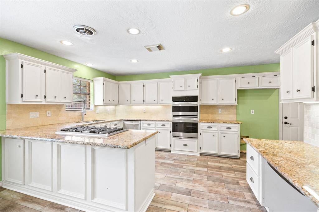 Granite countertops.