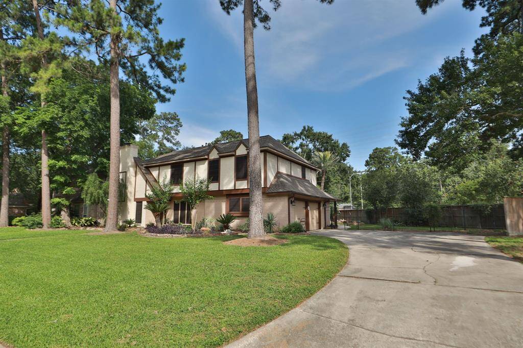 Long drive, 2 car garage and extra parking.