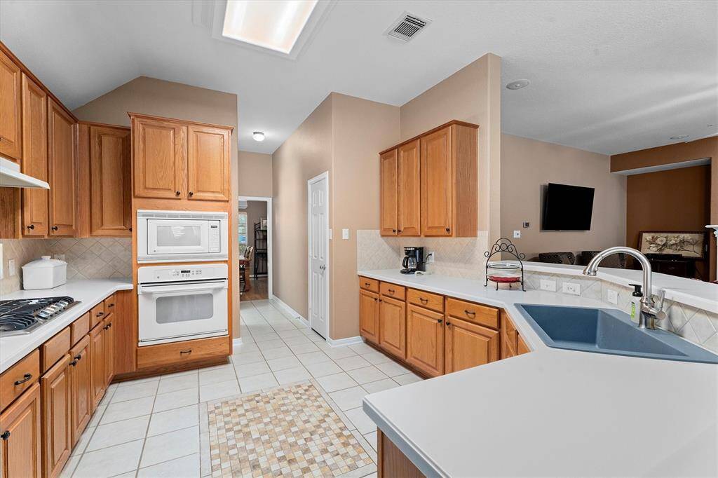 Lots of cabinet space in this kitchen!