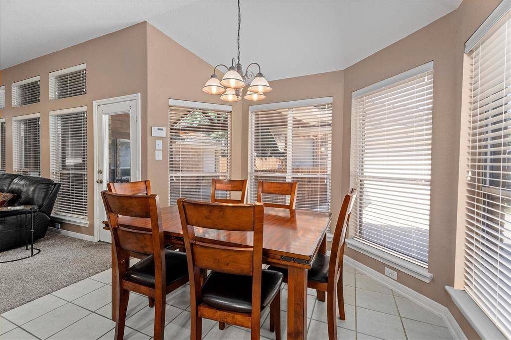 Breakfast nook offers great views of the backyard!