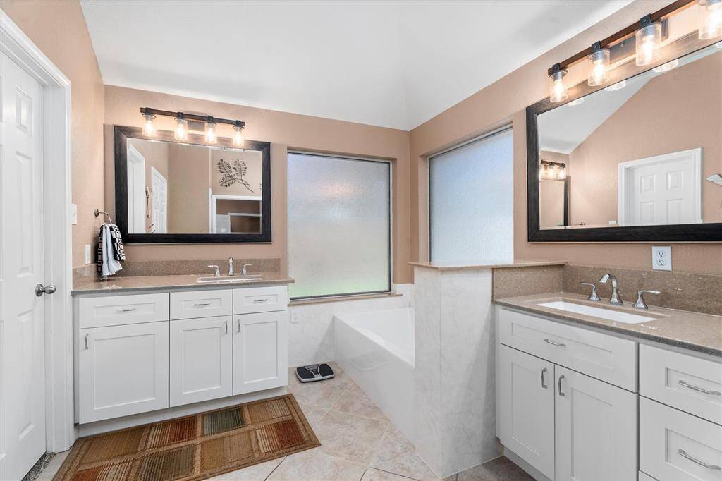 Double sinks and separate tub!