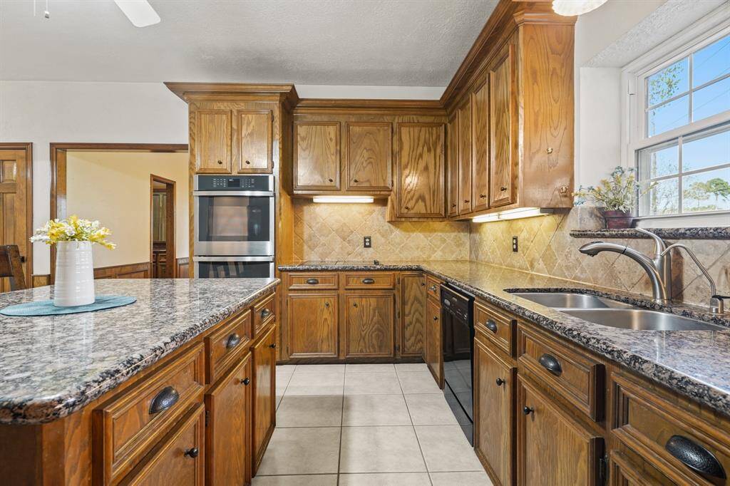 Large island kitchen w/recently replaced double oven. Granite countertops, under cabinet lighting, walk-in pantry.