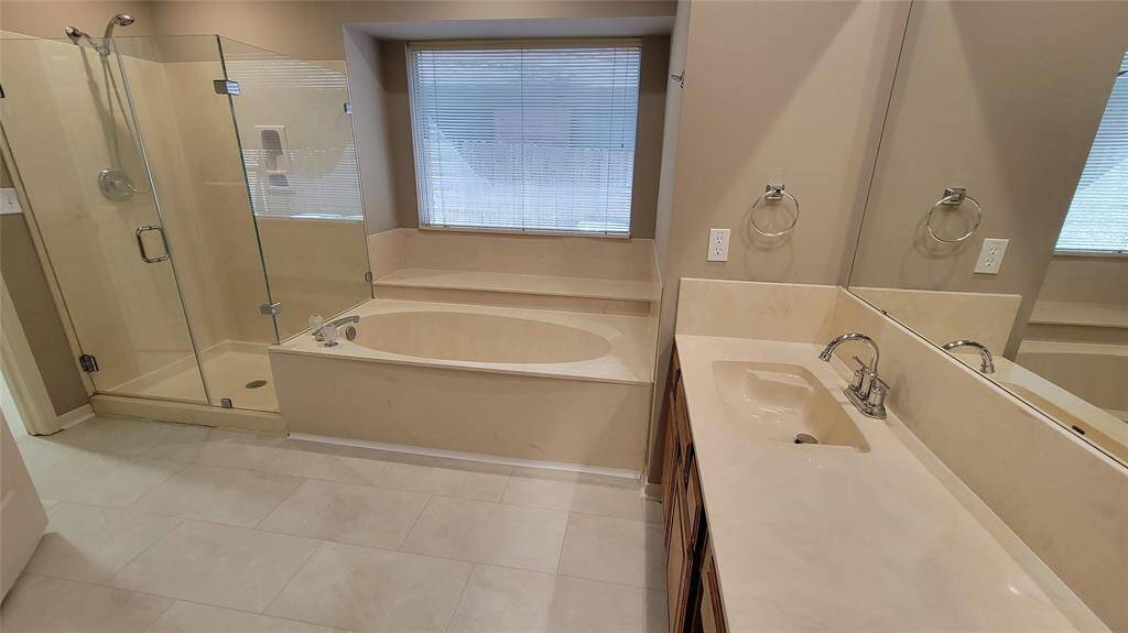 Countertops and sinks have been replaced in this picture
